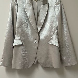 LAGENCE Chamberlain shoulder blazer in platinum silver